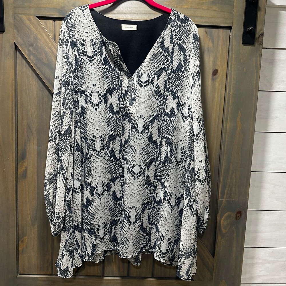 Adrienne snake print shift dress NWT Sz Large Red Dress Boutique